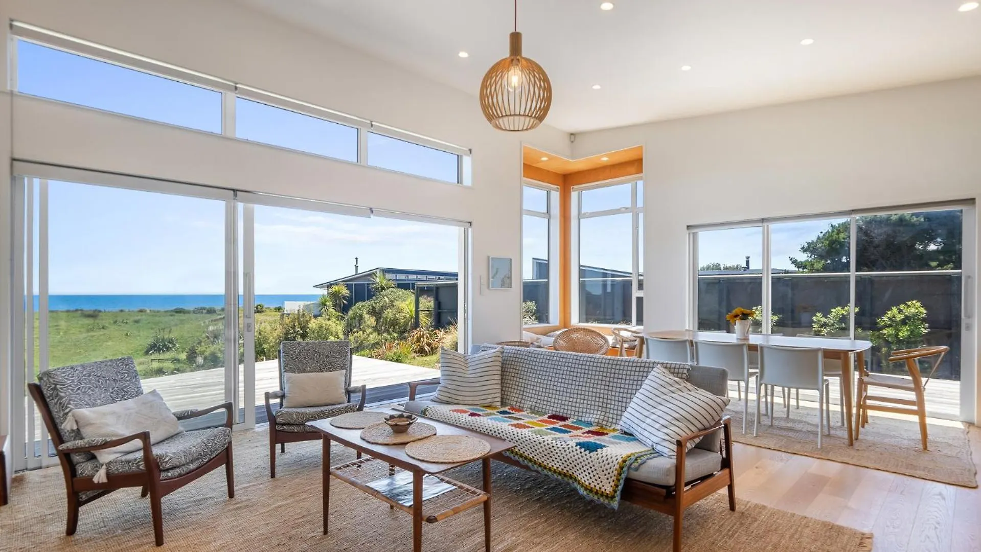 Sunset Over Kapiti - Waikanae Holiday Home